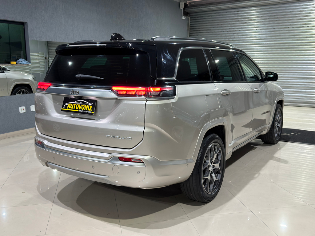 Jeep Commander Dourado