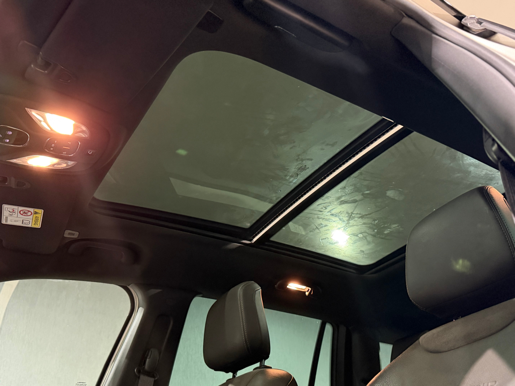 Jeep Commander Dourado