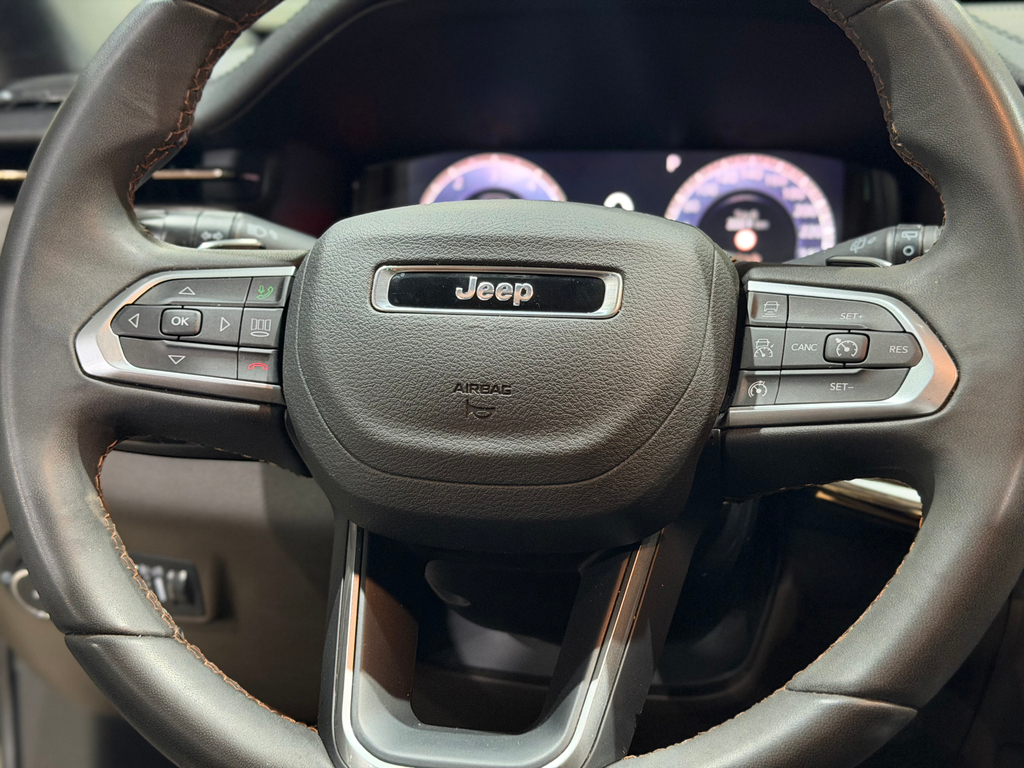 Jeep Commander Dourado