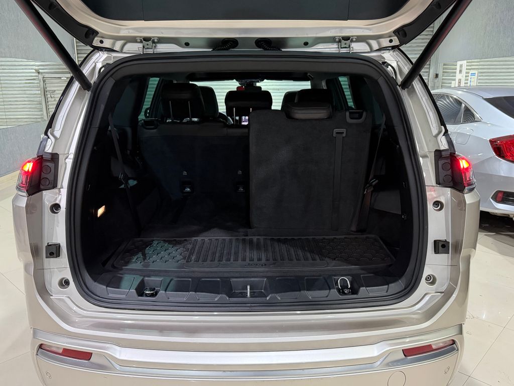 Jeep Commander Dourado