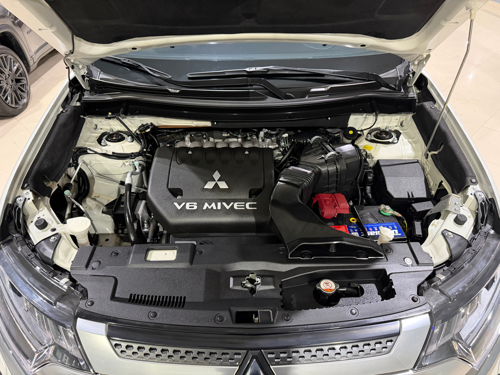 Mitsubishi Outlander Branco