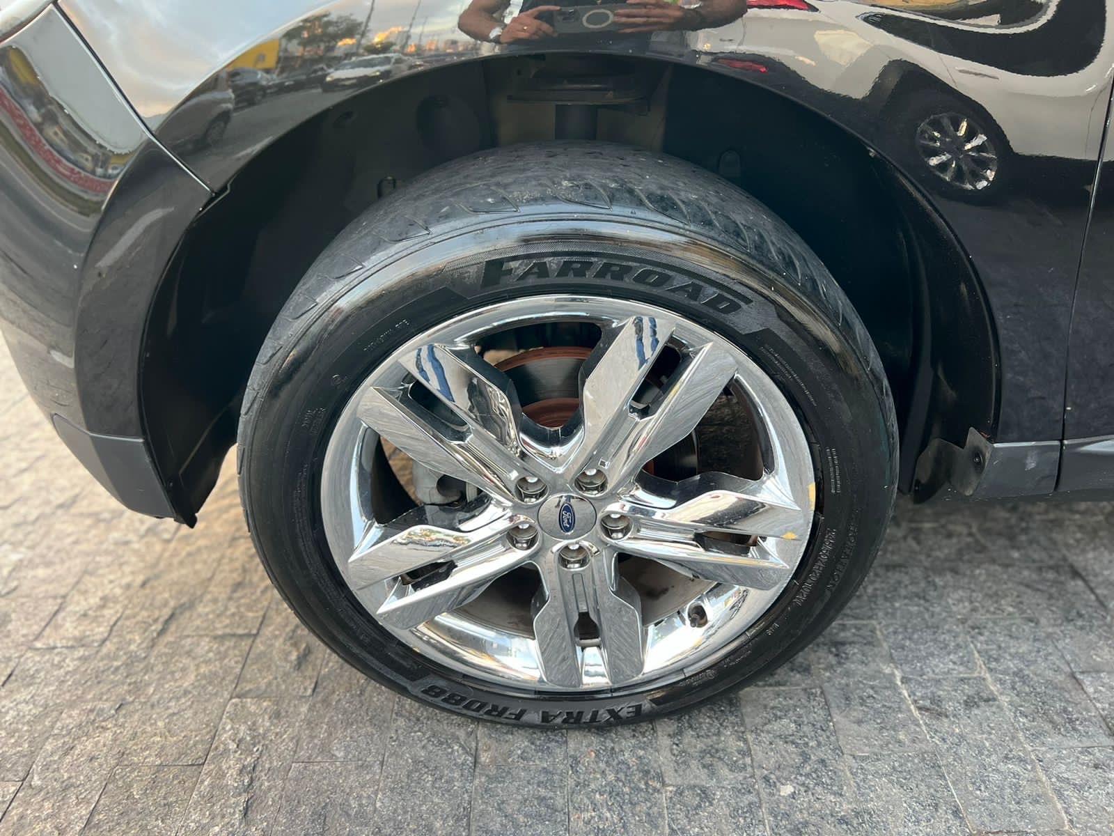 Ford Edge Preto