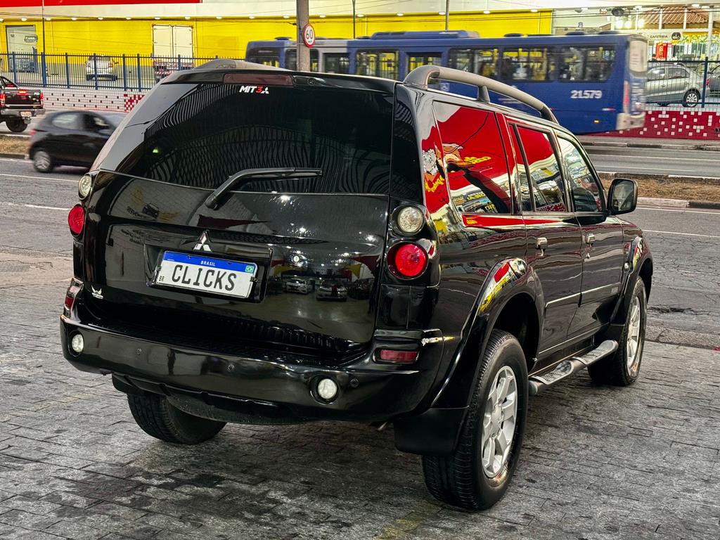 Mitsubishi Pajero Sport Preto