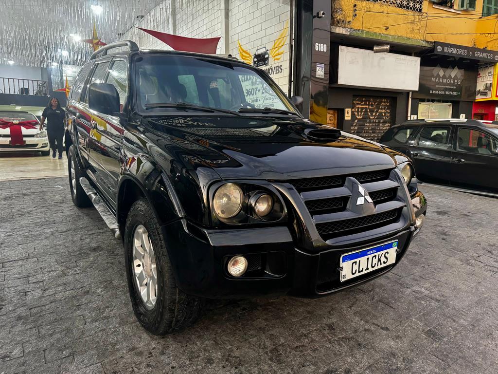 Mitsubishi Pajero Sport Preto