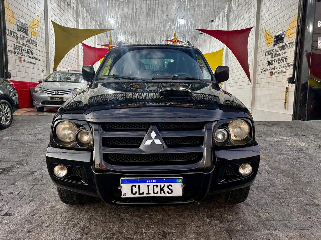 Mitsubishi Pajero Sport Preto