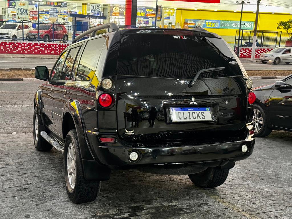 Mitsubishi Pajero Sport Preto