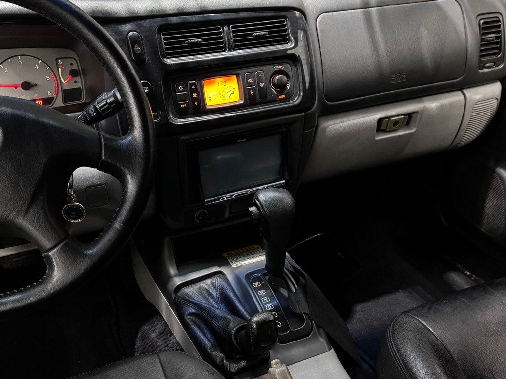 Mitsubishi Pajero Sport Preto
