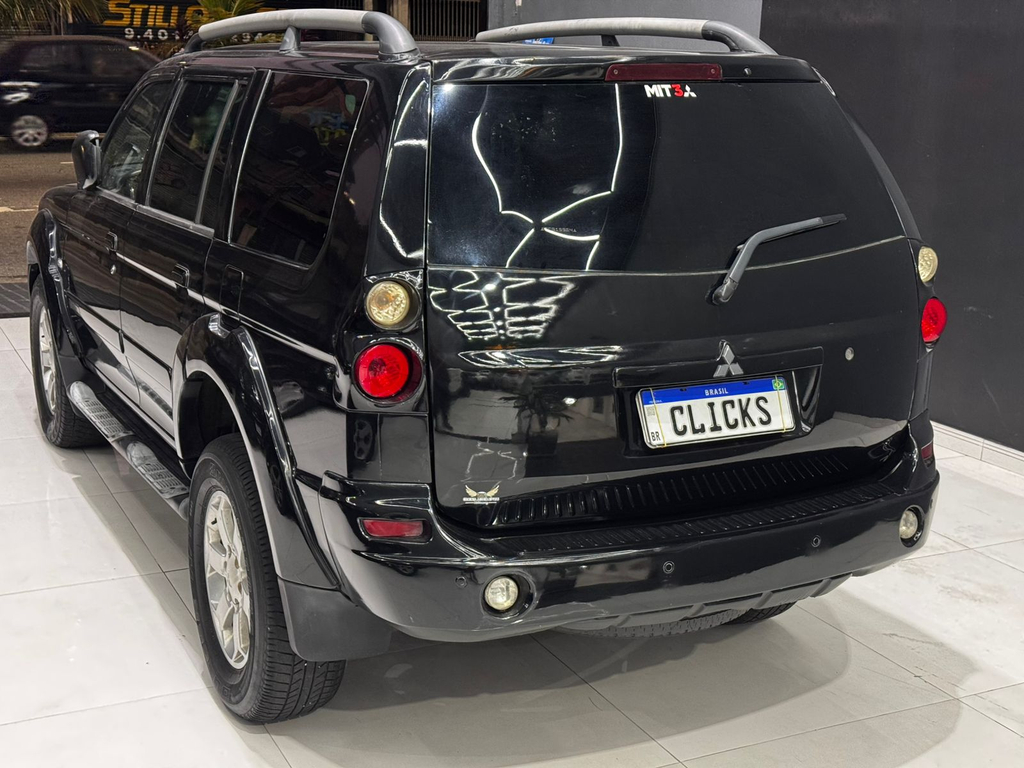Mitsubishi Pajero Sport Preto