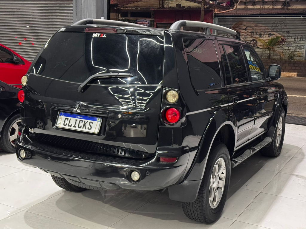 Mitsubishi Pajero Sport Preto