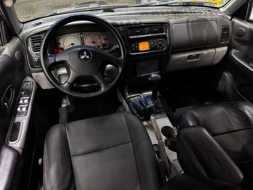 Mitsubishi Pajero Sport Preto