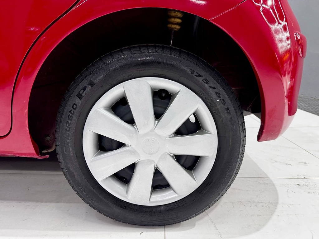 Nissan March Vermelho