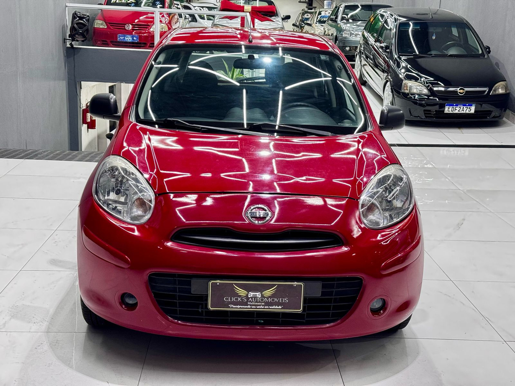 Nissan March Vermelho