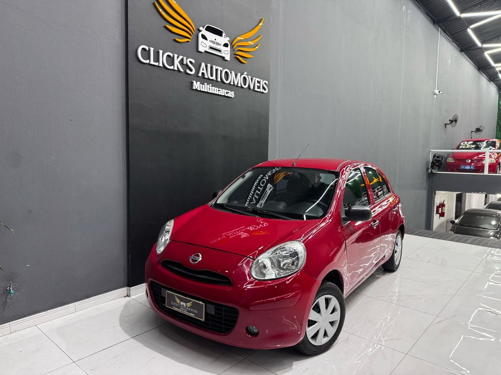 Nissan March Vermelho