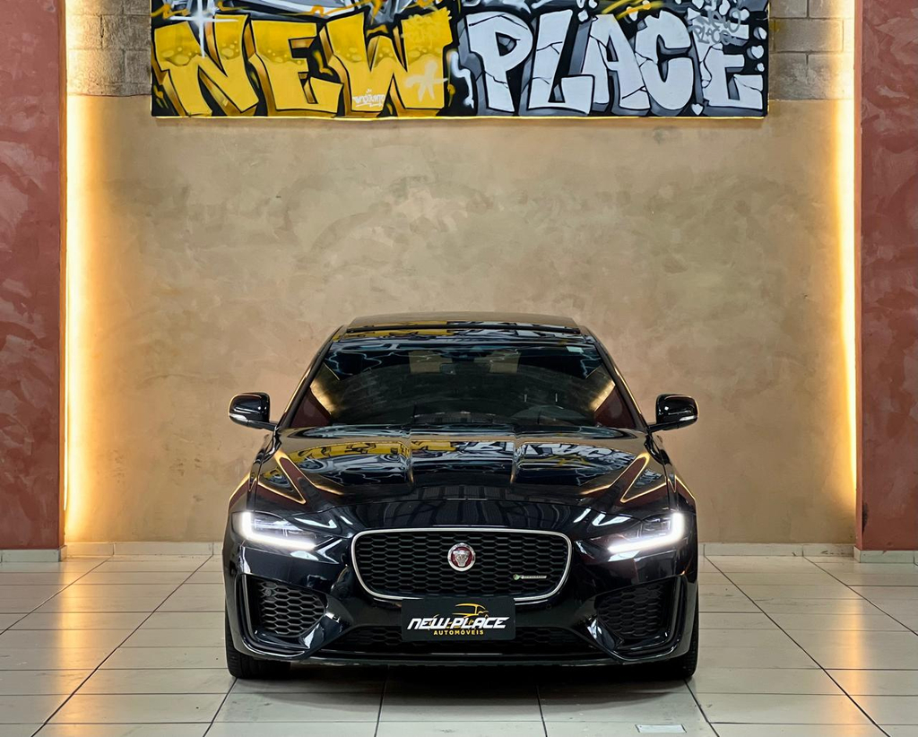 Jaguar XE Preto