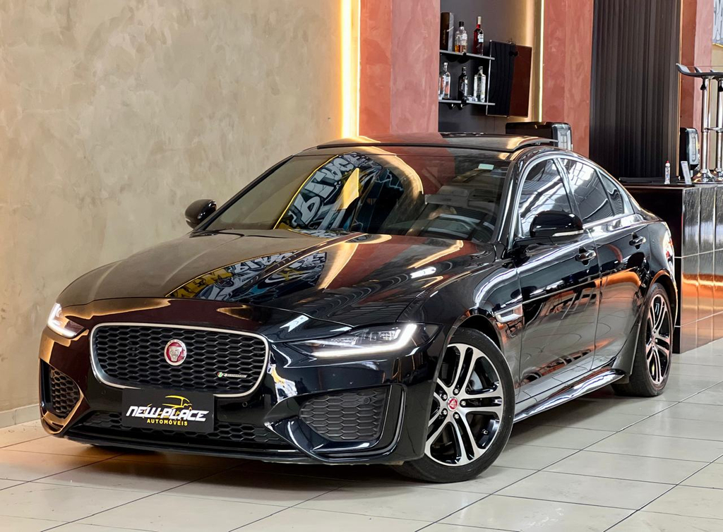 Jaguar XE Preto