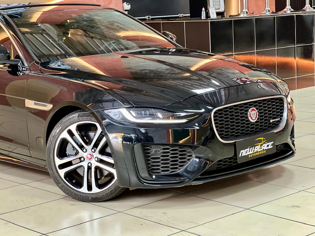 Jaguar XE Preto