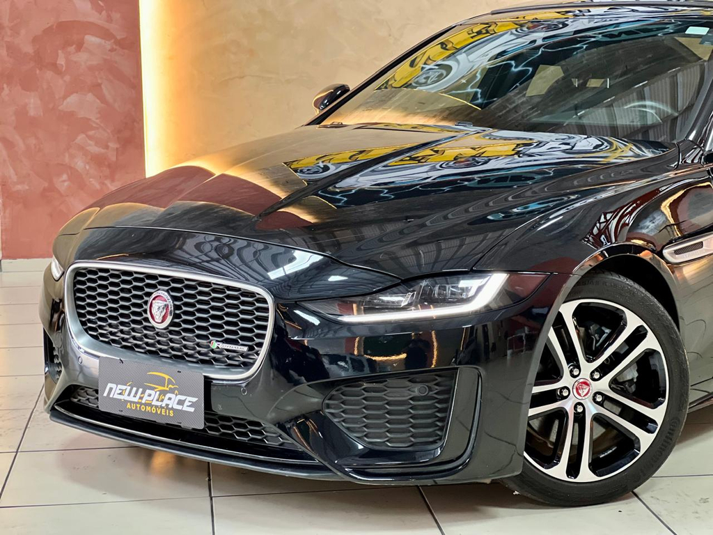 Jaguar XE Preto