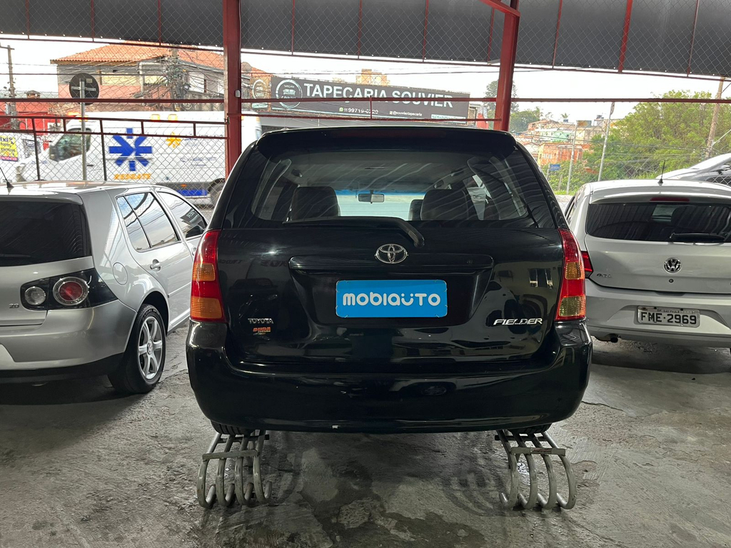 Toyota Fielder Preto