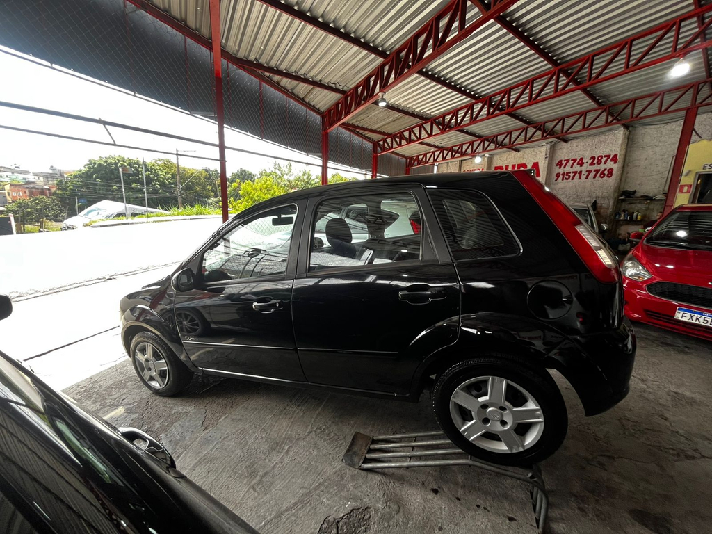 Ford Fiesta Hatch Preto