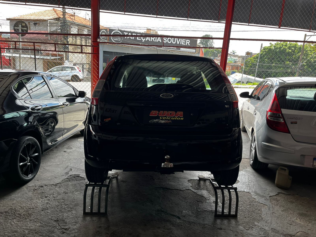 Ford Fiesta Hatch Preto