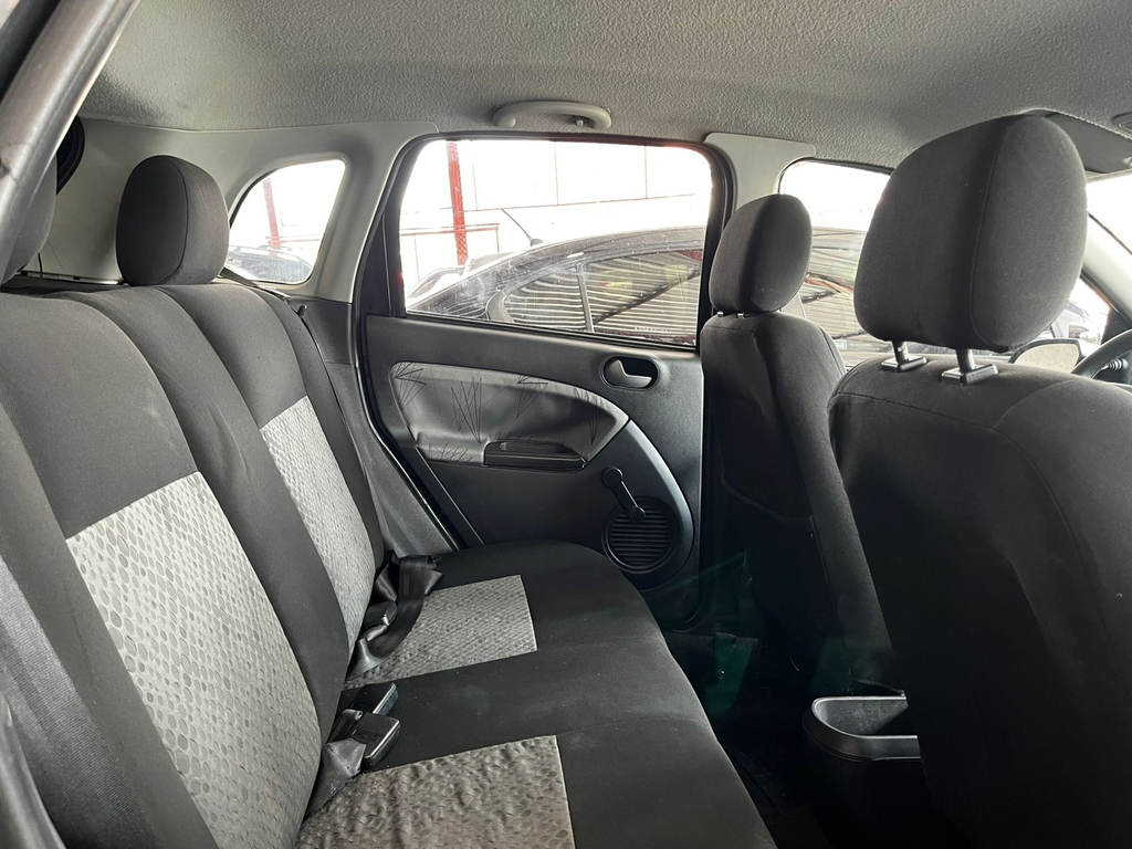 Ford Fiesta Hatch Preto