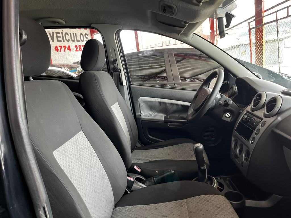 Ford Fiesta Hatch Preto