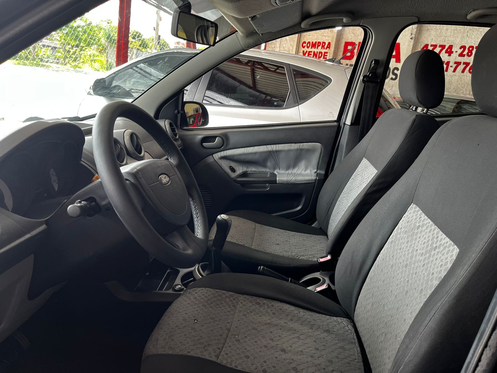 Ford Fiesta Hatch Preto