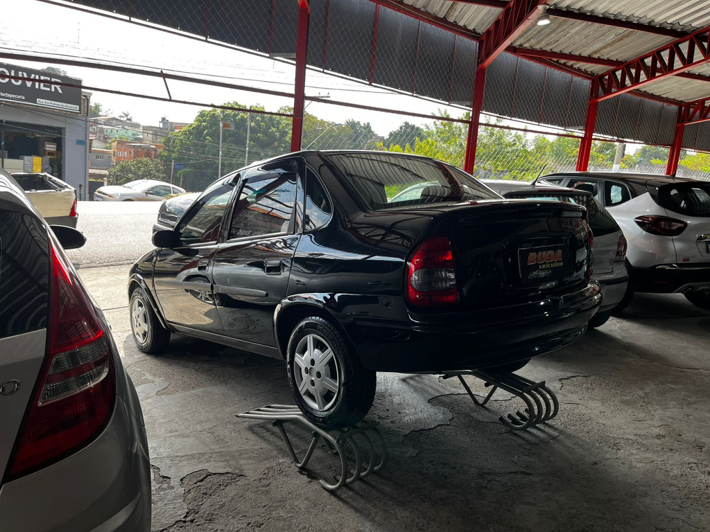 Chevrolet Classic Preto