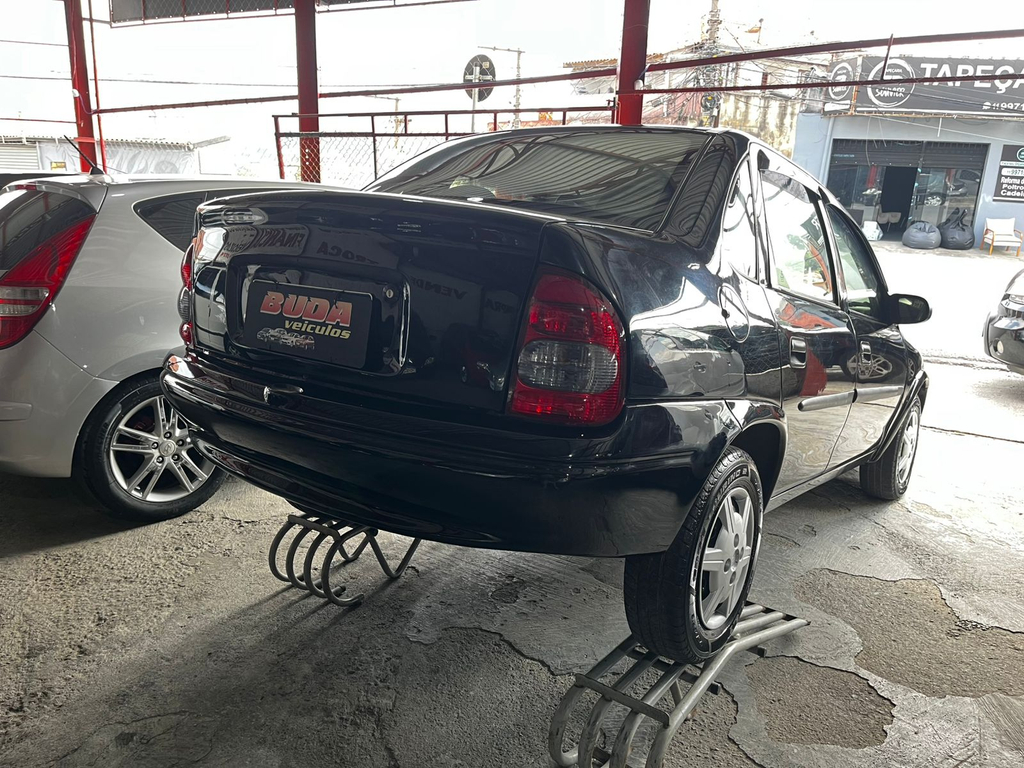 Chevrolet Classic Preto