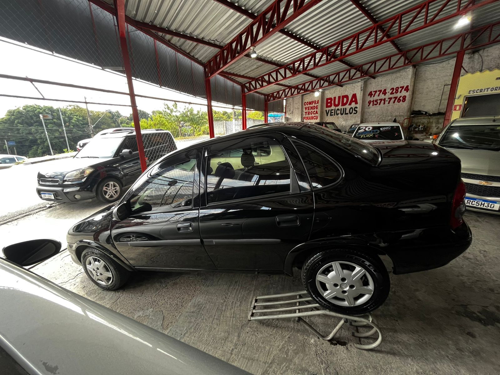Chevrolet Classic Preto
