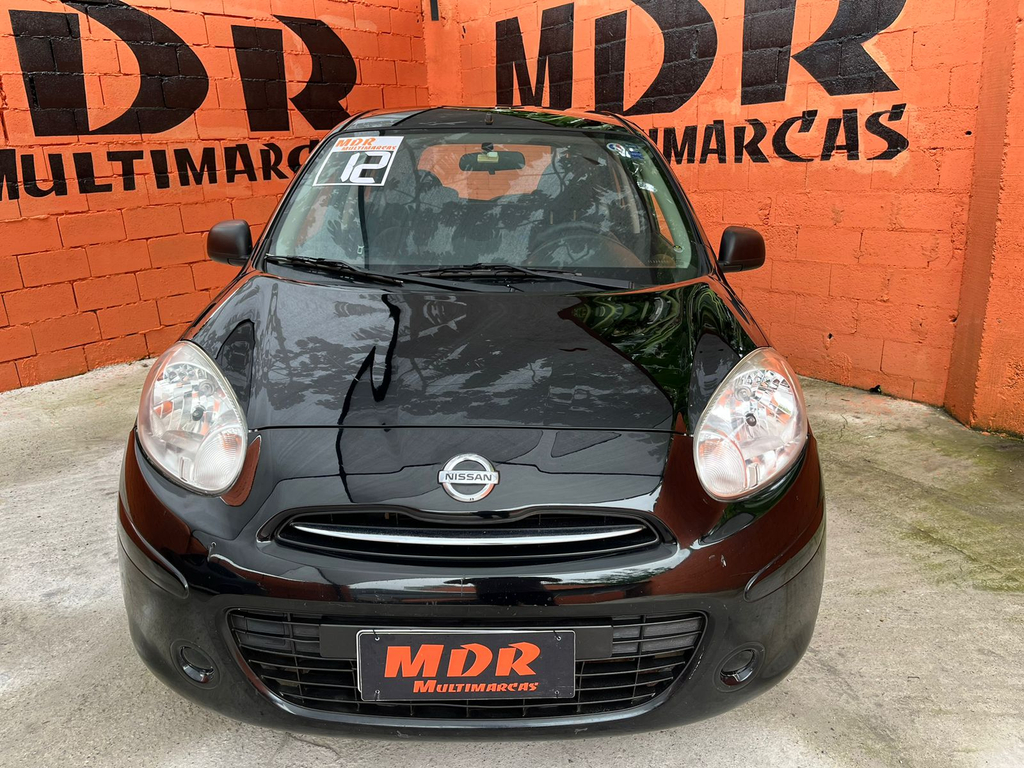 Nissan March Preto