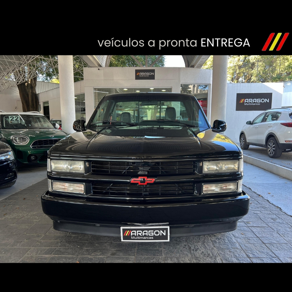 Chevrolet Silverado Preto