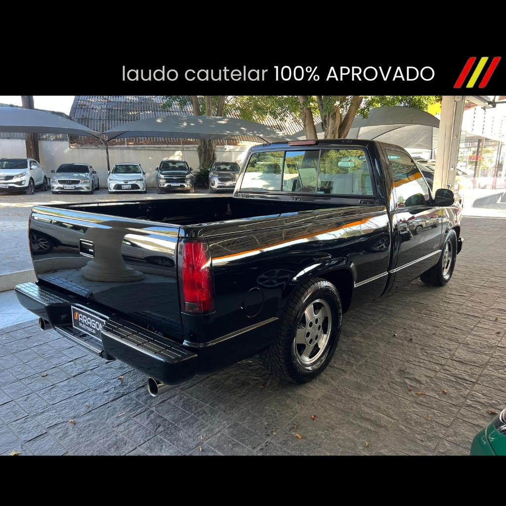 Chevrolet Silverado Preto