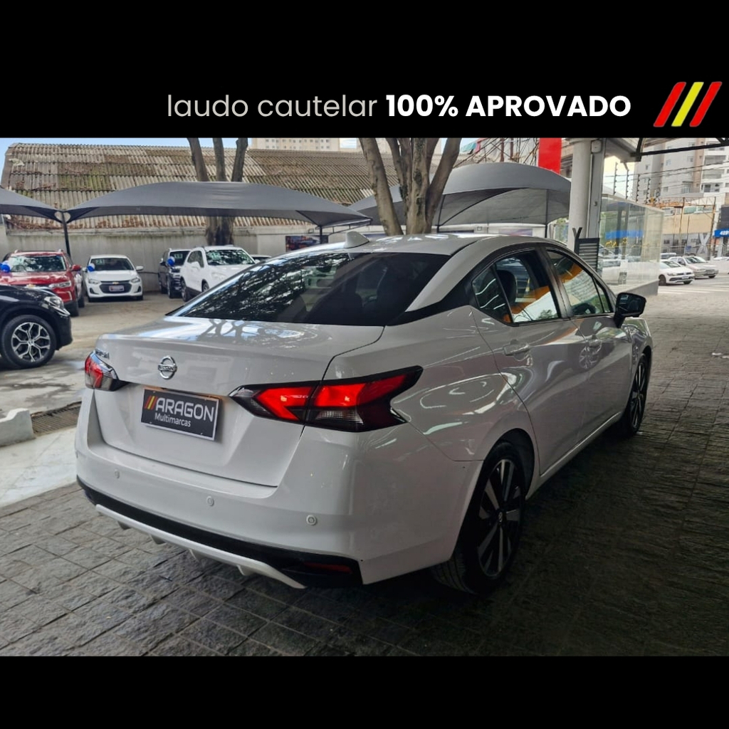 Nissan Versa Branco
