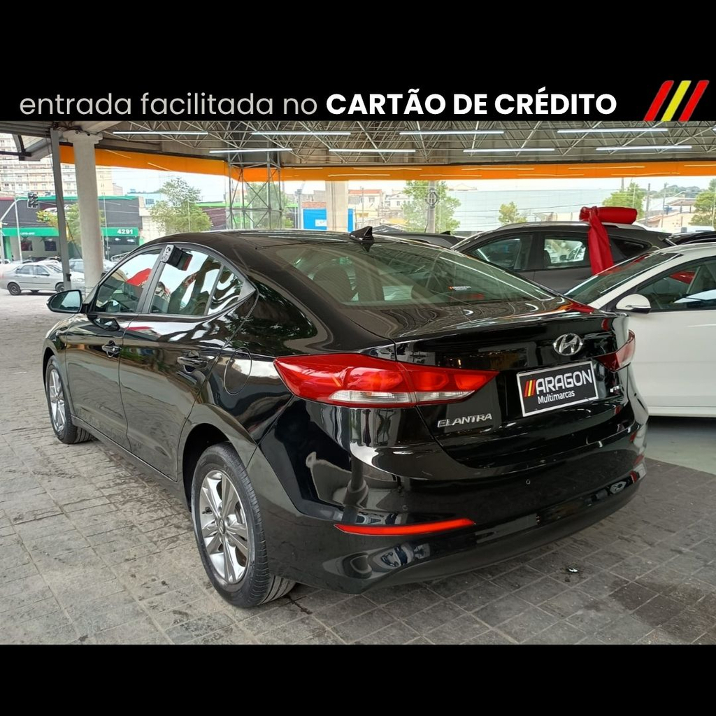 Hyundai Elantra Preto