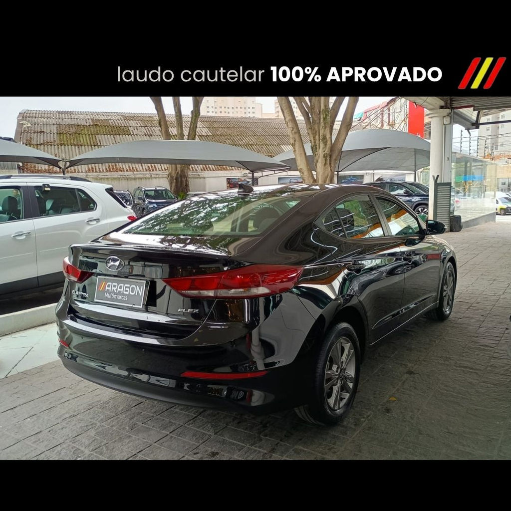 Hyundai Elantra Preto