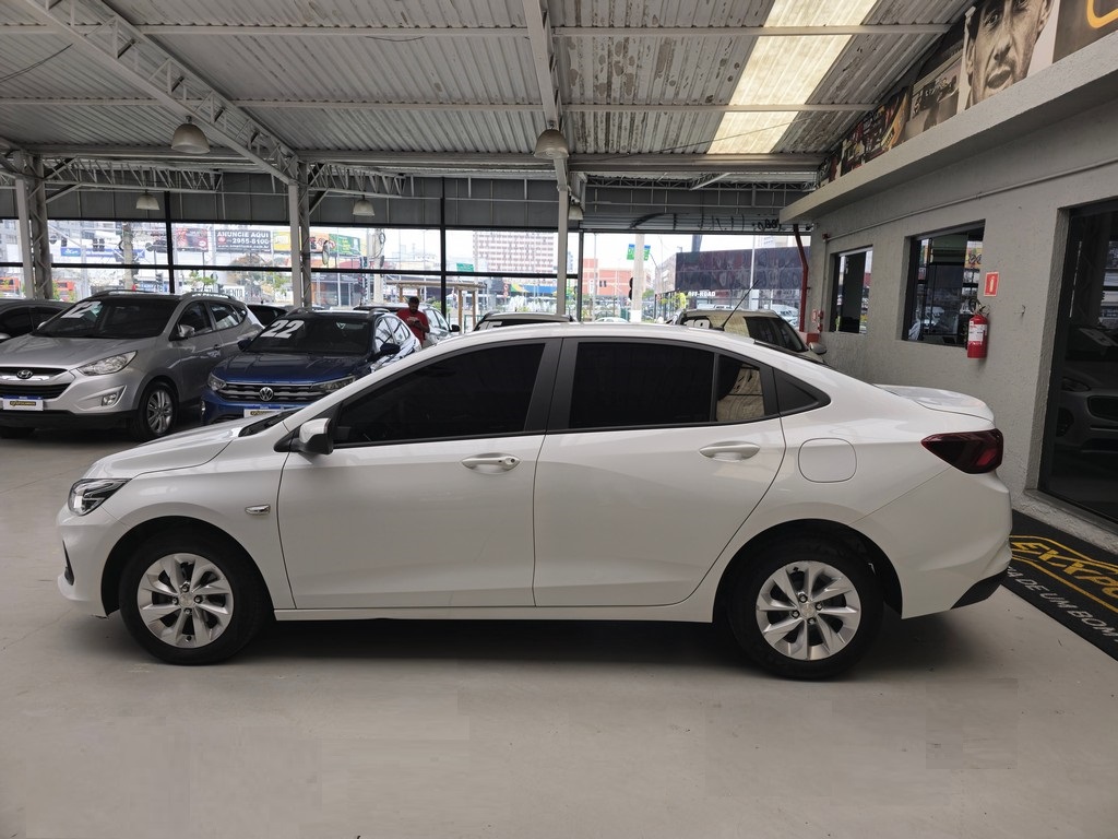 Chevrolet Onix Sedan Branco