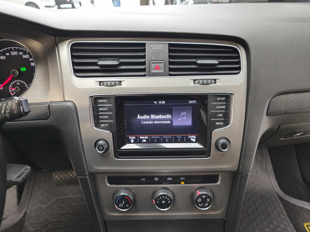 Volkswagen Golf Preto