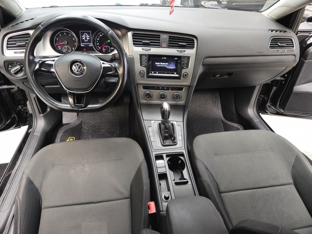Volkswagen Golf Preto