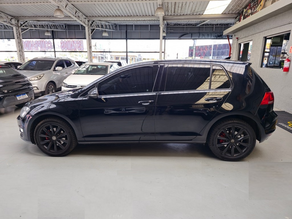 Volkswagen Golf Preto