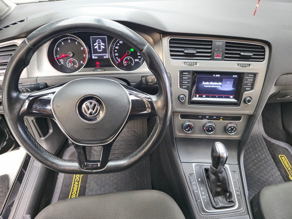 Volkswagen Golf Preto