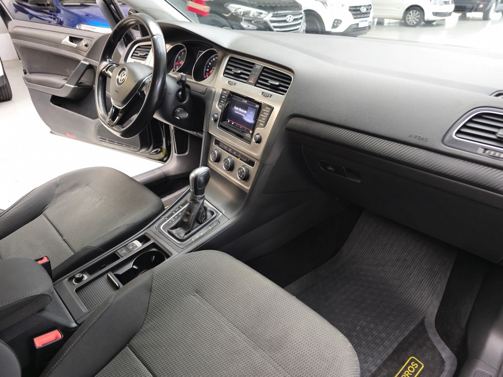 Volkswagen Golf Preto