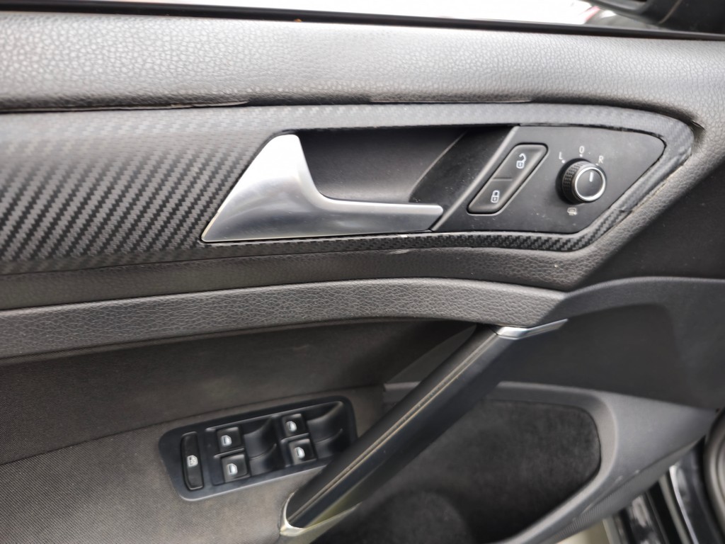 Volkswagen Golf Preto