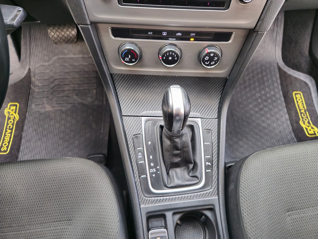 Volkswagen Golf Preto