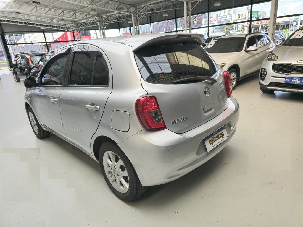 Nissan March Prata