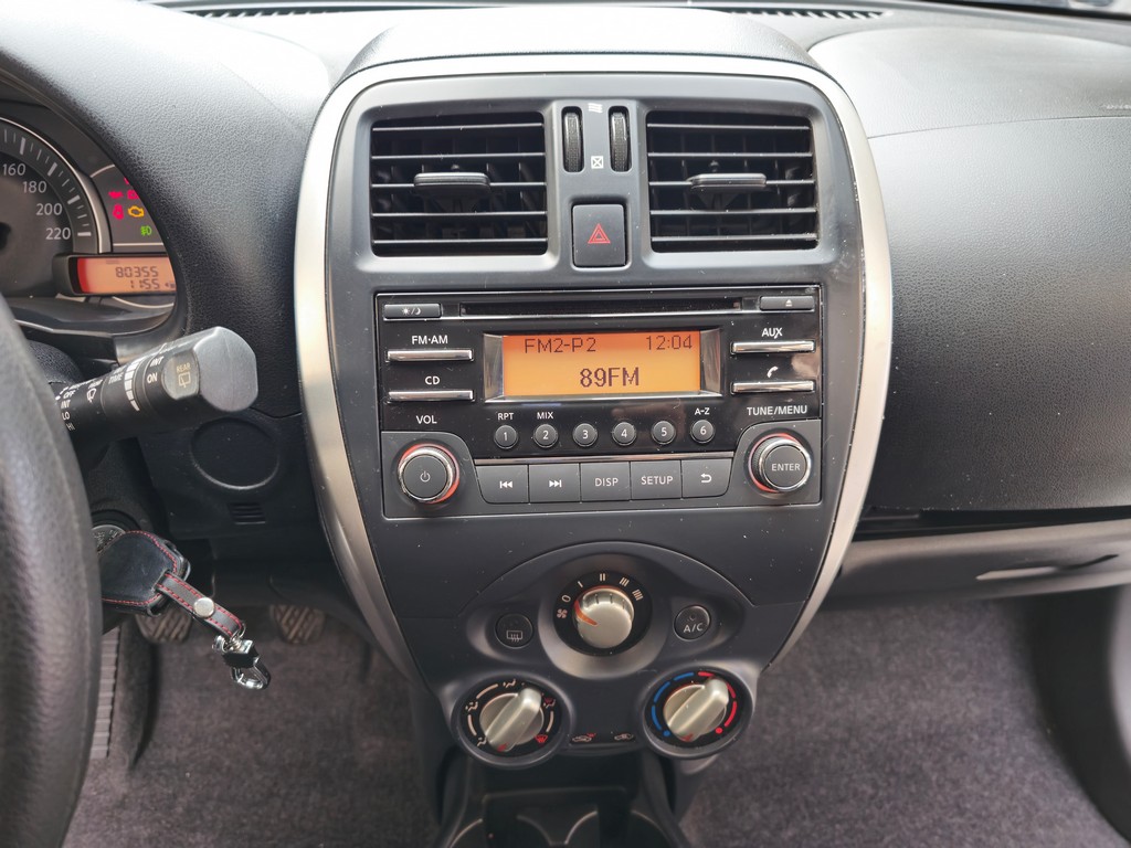 Nissan March Prata