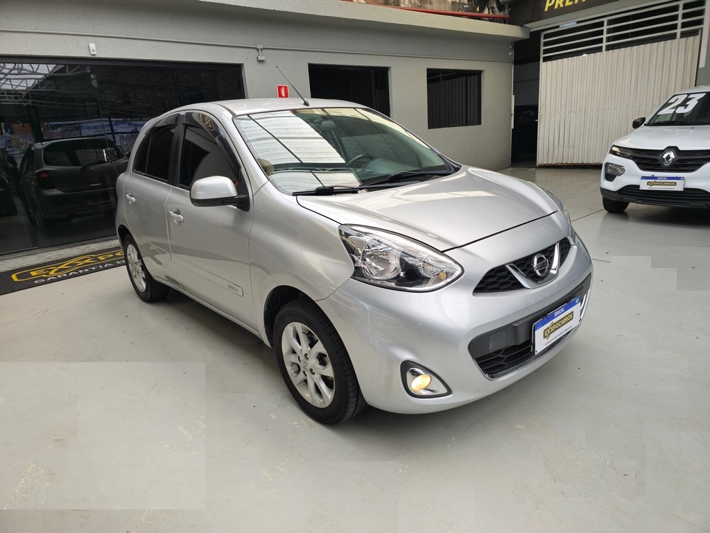 Nissan March Prata