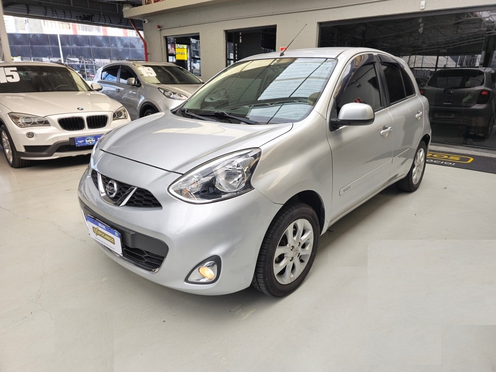 Nissan March Prata