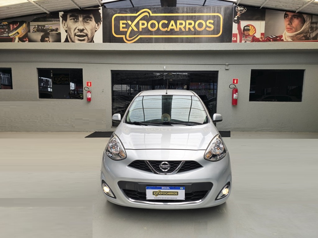 Nissan March Prata