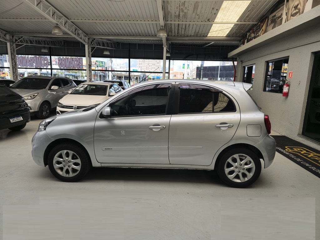 Nissan March Prata